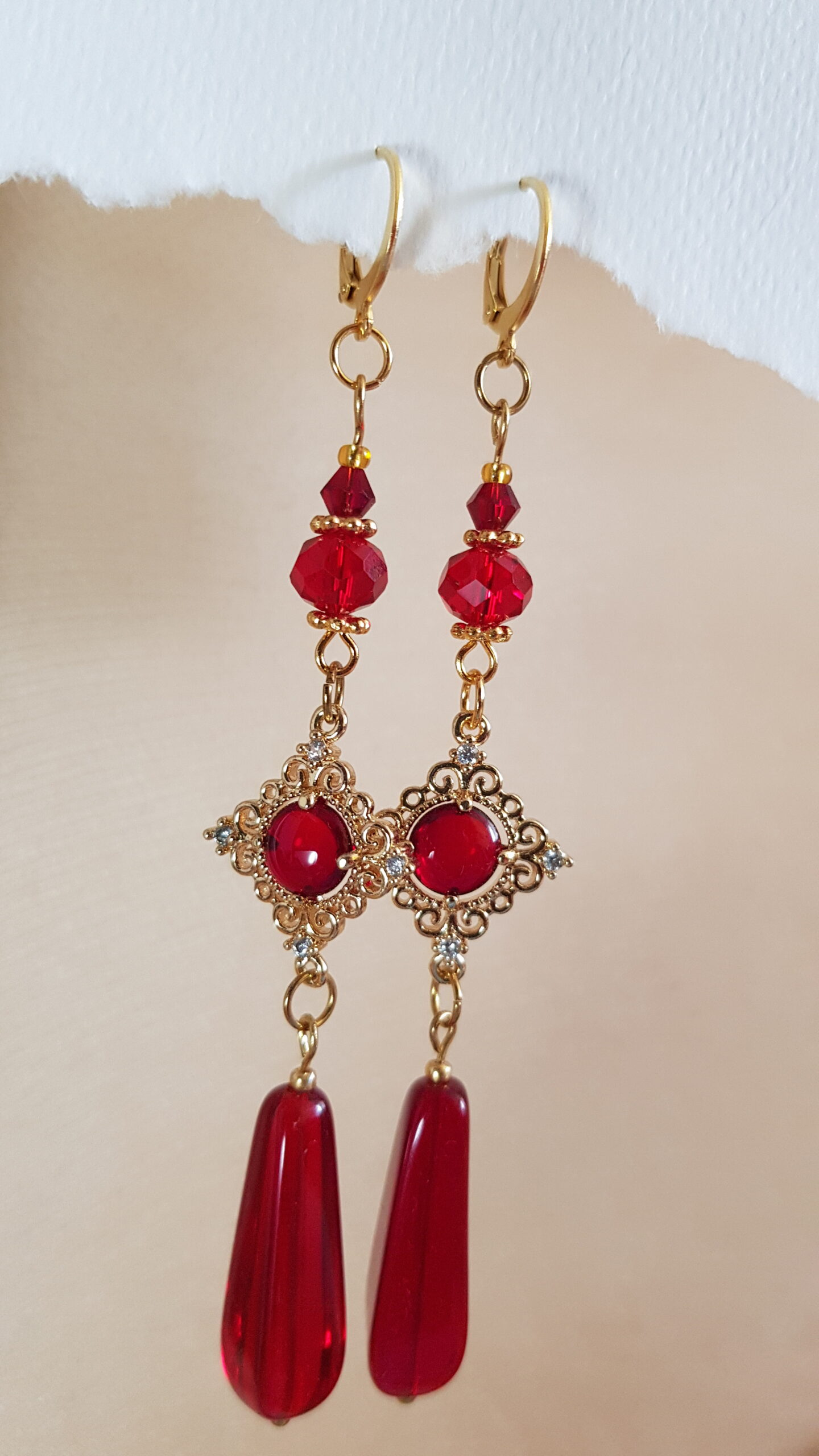 Náušnice zlato-červené visiace